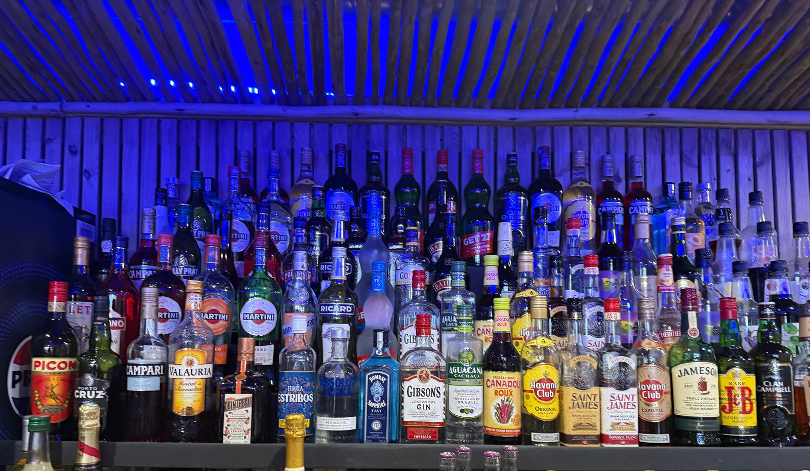 Bouteilles et bar de nuit