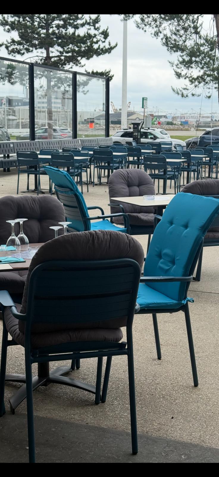 Terrasse ensoleillée au centre-ville du Havre
